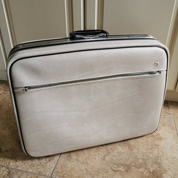 Vintage Suitcase White Leatherette Riviera Luggage Case Photo Prop - Picture 2 of 13